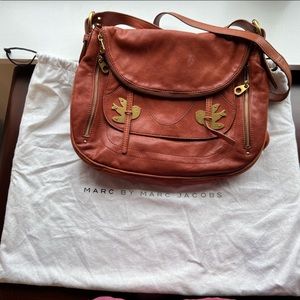 Marc Jacobs Petal to the Metal Natasha Crossbody Shoulder Bag in Cognac Brown